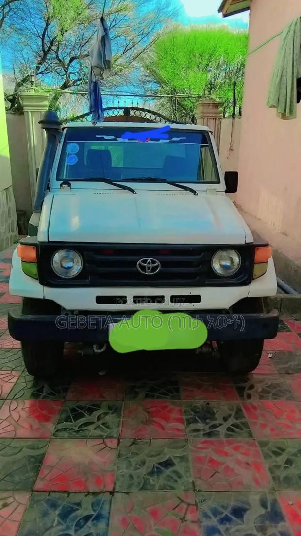 Toyota Land Cruiser 1998 White