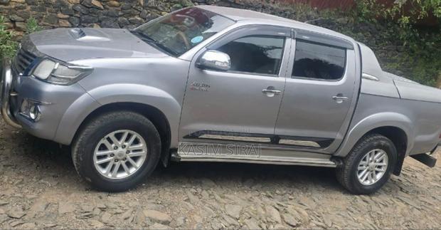 Toyota Hilux 3.0 D-4D 4x4 2015 White