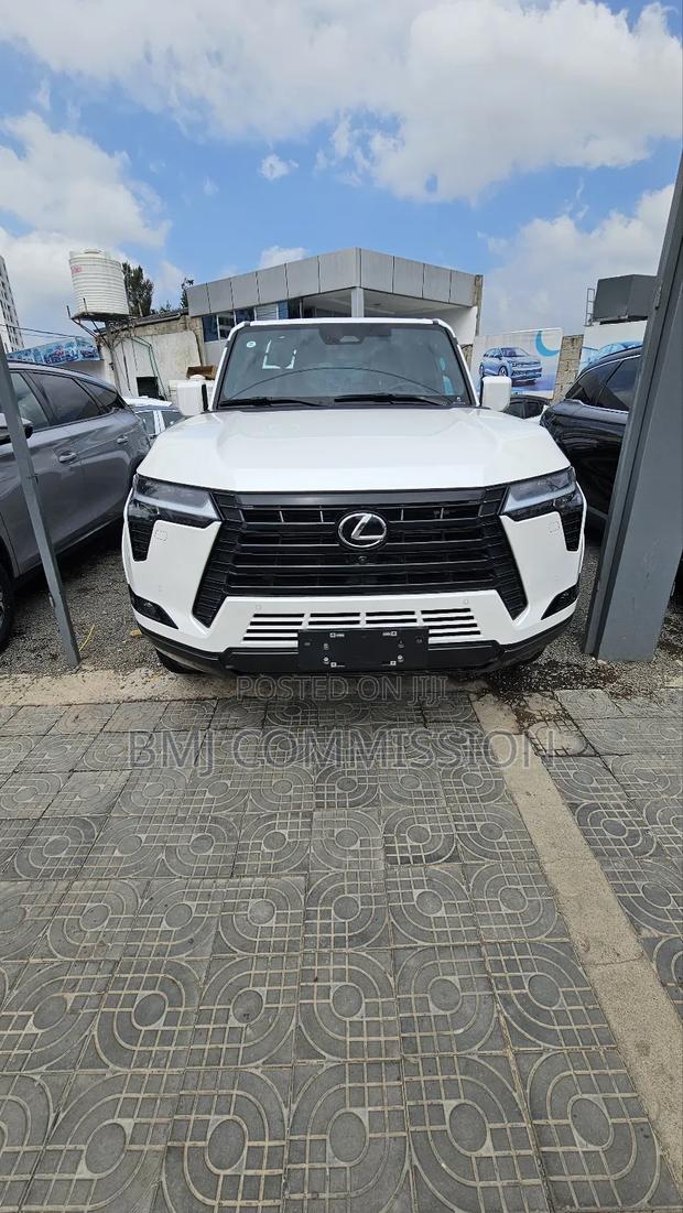 New Lexus GX 550h Hybrid AWD 2024 White