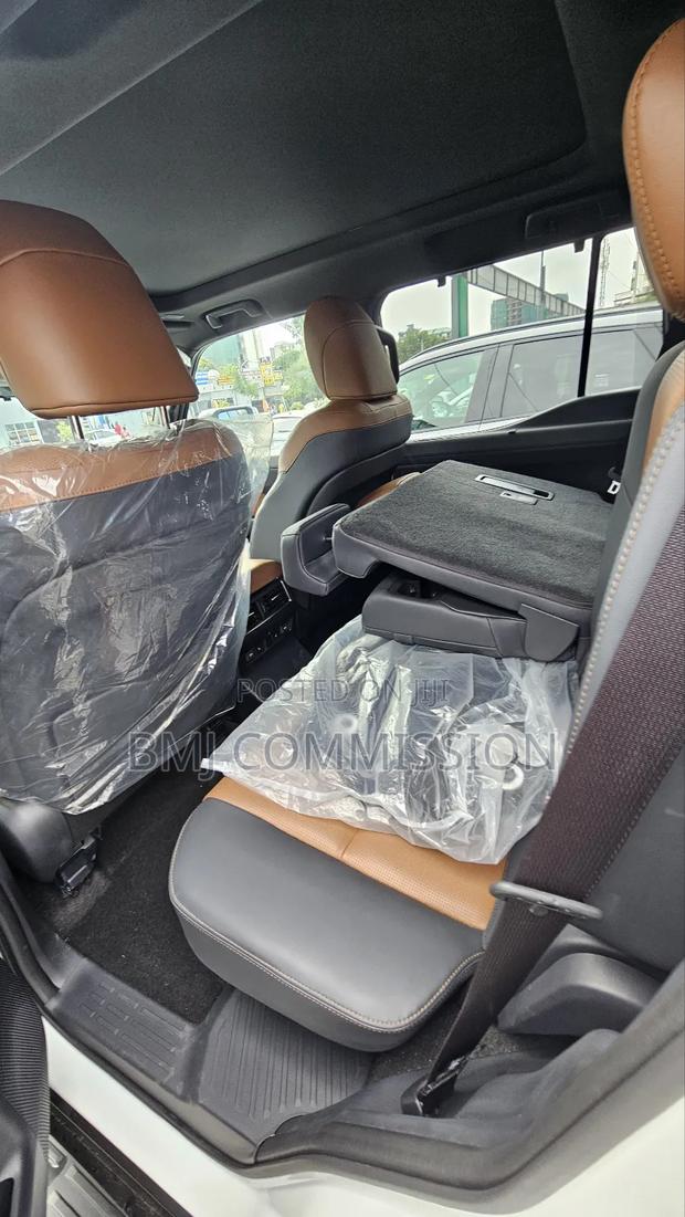 New Lexus GX 550h Hybrid AWD 2024 White