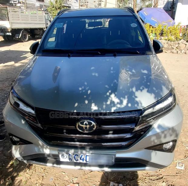 Toyota Rush 2023 Silver