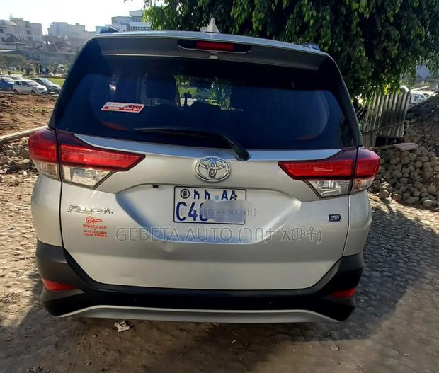 Toyota Rush 2023 Silver