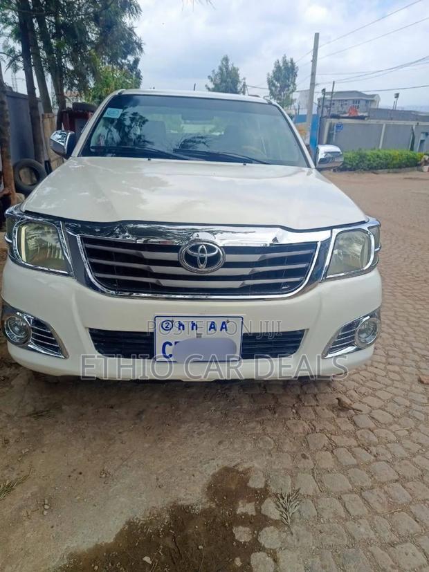 Toyota Hilux WORKMATE 2015 White
