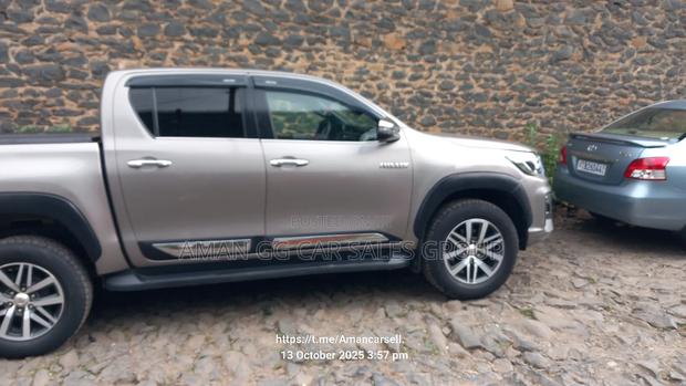 Toyota Hilux 2020 Gold