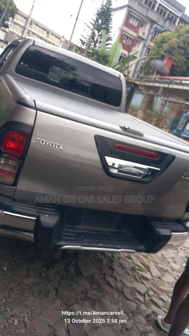 Toyota Hilux 2020 Gold