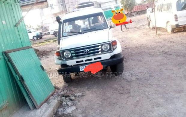 Toyota Land Cruiser 80 Wagon 1990 White