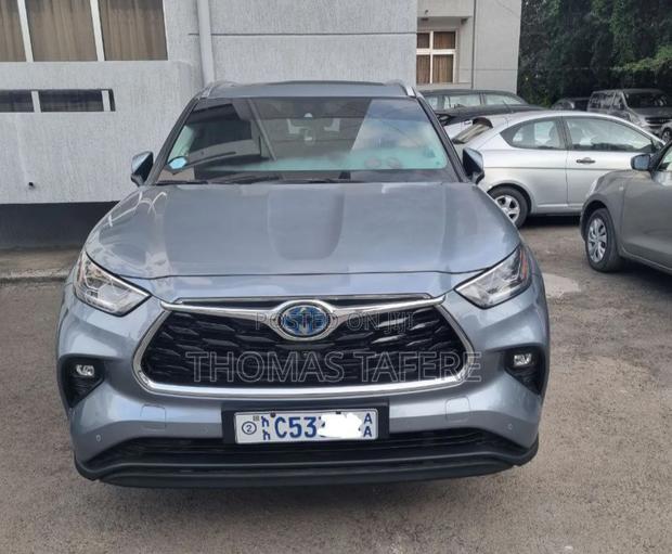 Toyota Highlander Hybrid 2024 Silver