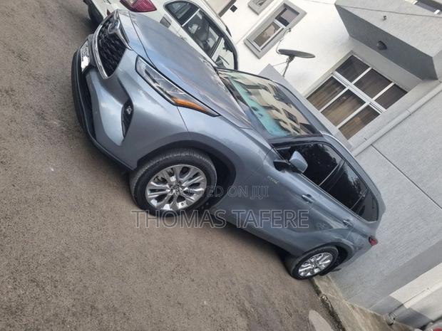 Toyota Highlander Hybrid 2024 Silver
