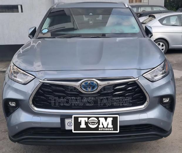 Toyota Highlander Hybrid 2024 Silver