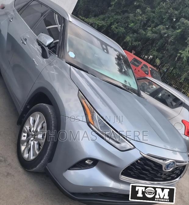 Toyota Highlander Hybrid 2024 Silver