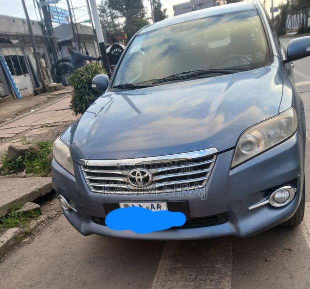 Toyota RAV4 Limited 2011 Blue