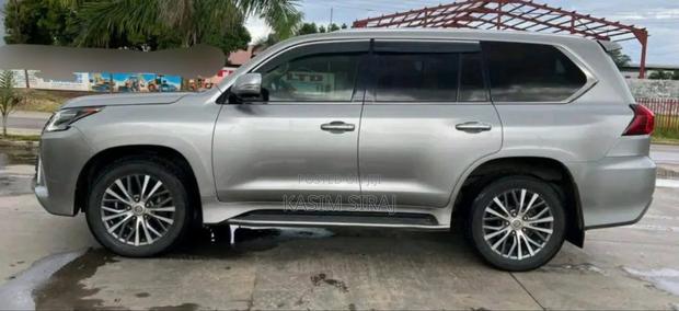 Lexus LX 570 AWD 2016 Blue