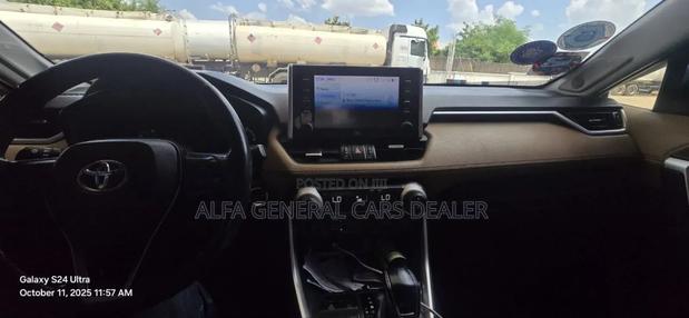 Toyota RAV4 2021 White
