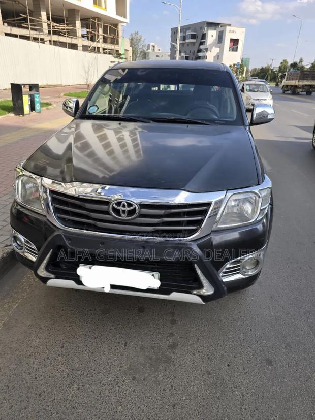 Toyota Hilux 2012 Black