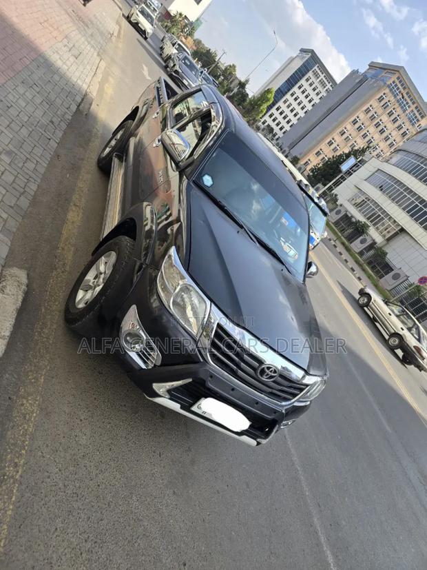 Toyota Hilux 2012 Black