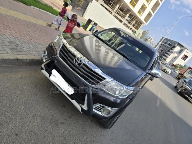 Toyota Hilux 2012 Black