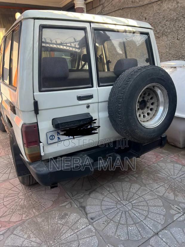 Toyota Land Cruiser 1992 White