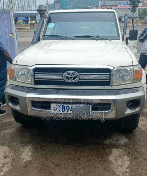 Toyota Land Cruiser 4.5 V8 GX-R 2014 White