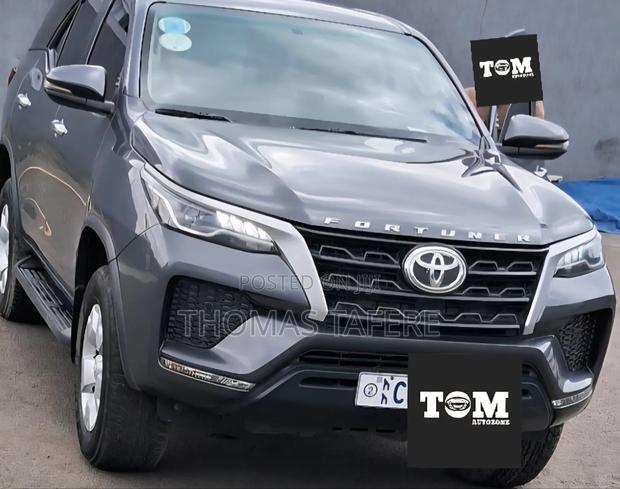 Toyota Fortuner 2022 Gray