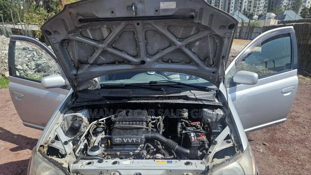 Toyota Platz 2002 Silver