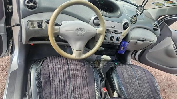 Toyota Platz 2002 Silver