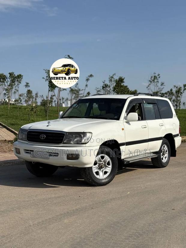 Toyota Land Cruiser 2002 White