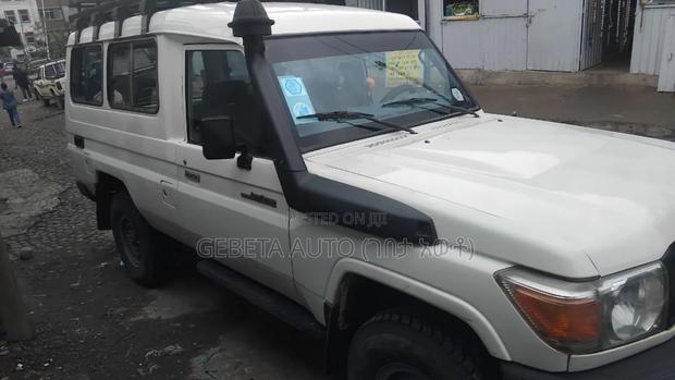 Toyota Land Cruiser 2012 White