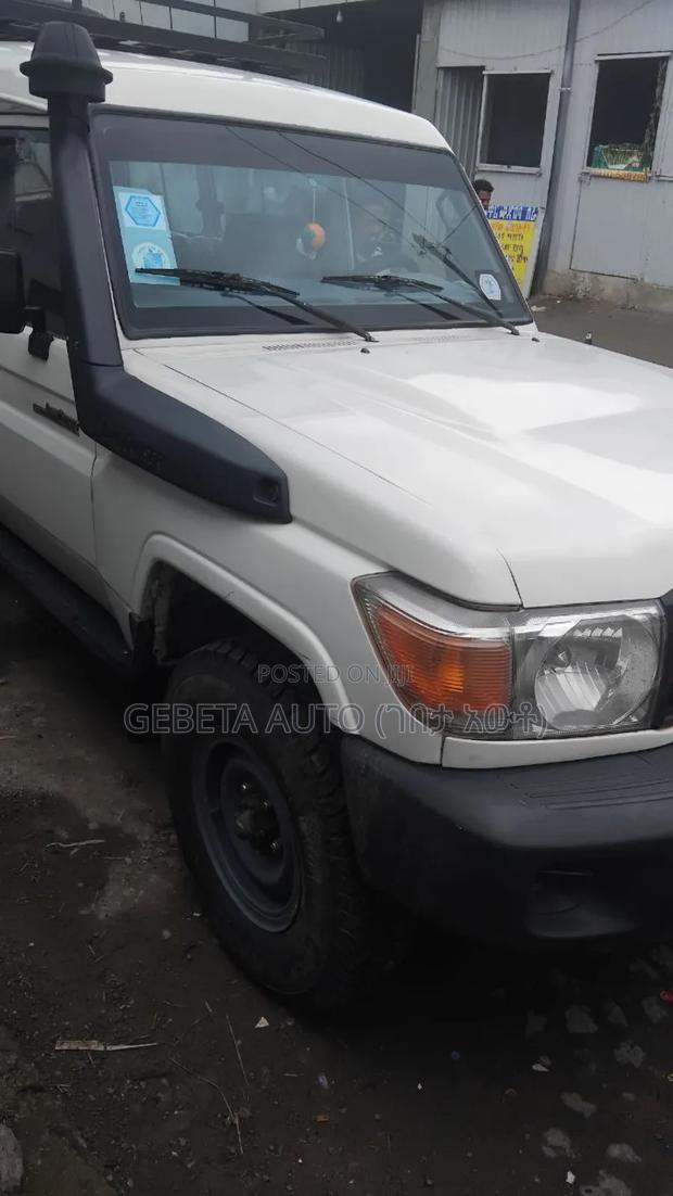 Toyota Land Cruiser 2012 White