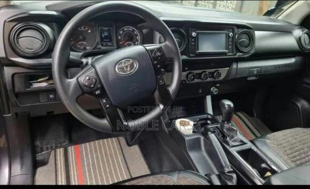 Toyota Tacoma 2018 Gray