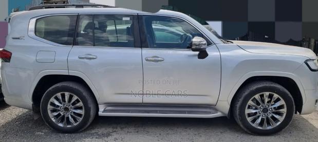 New Toyota Land Cruiser LC300 2023 Silver