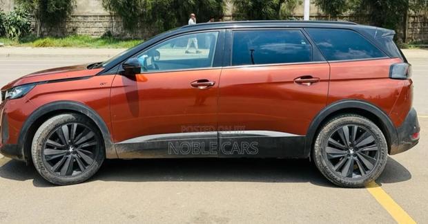 Peugeot 5008 2022 Brown