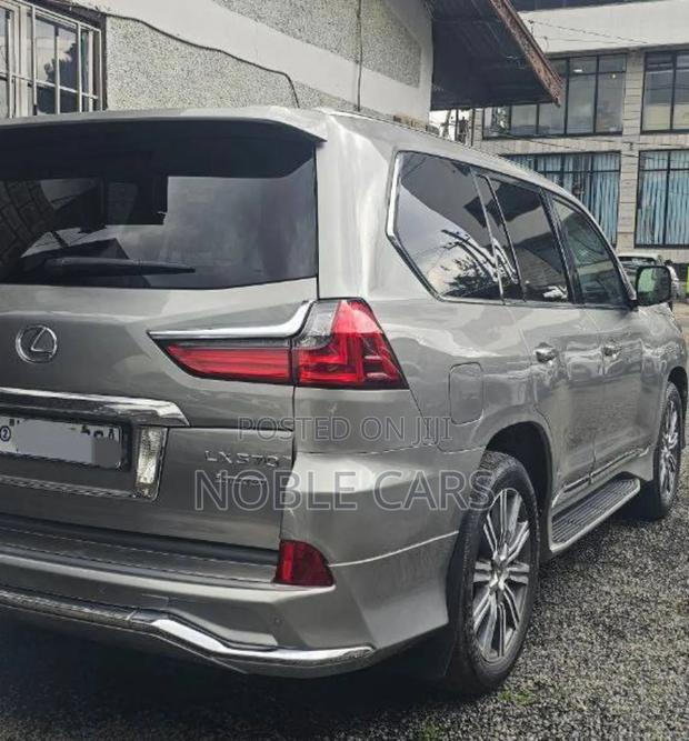 Lexus LX 2017 Gold