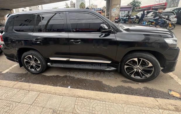 Toyota Land Cruiser 2010 Matt Black