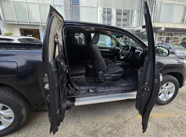 Toyota Hilux 2020 Matt Black