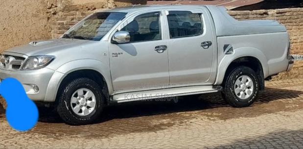 Toyota Hilux 2.5 D-4D 4X4 SRX 2010 Silver