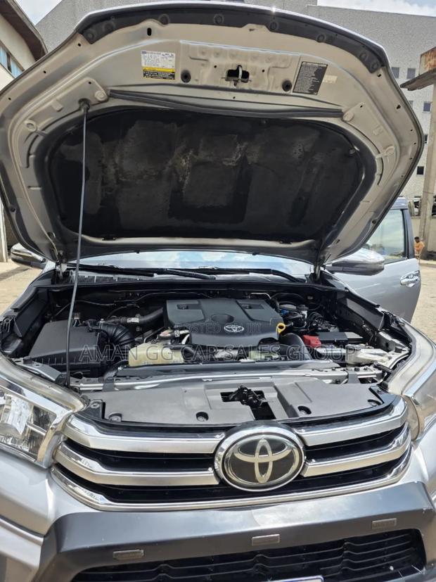 Toyota Hilux 2019 Silver