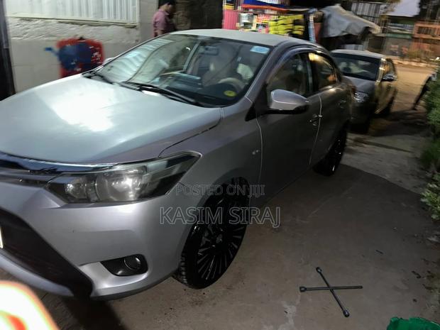 Toyota Yaris L Hatchback 5dr 2014 Silver