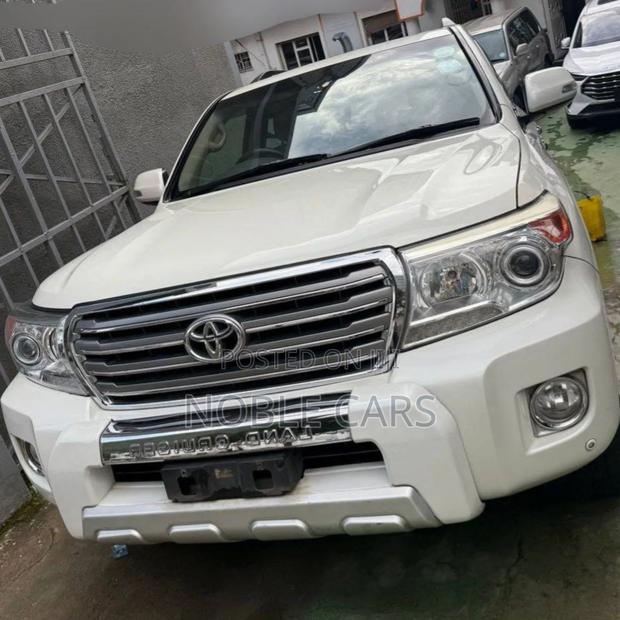 Toyota Land Cruiser 2014 White