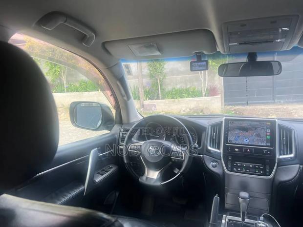 Toyota Land Cruiser 2014 White