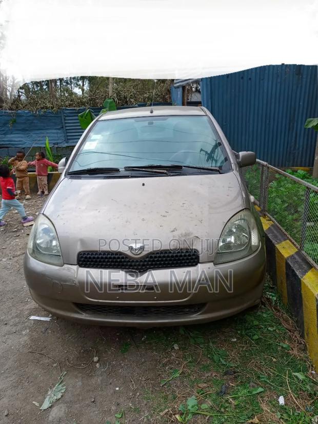 Toyota Vitz 2001 Gold