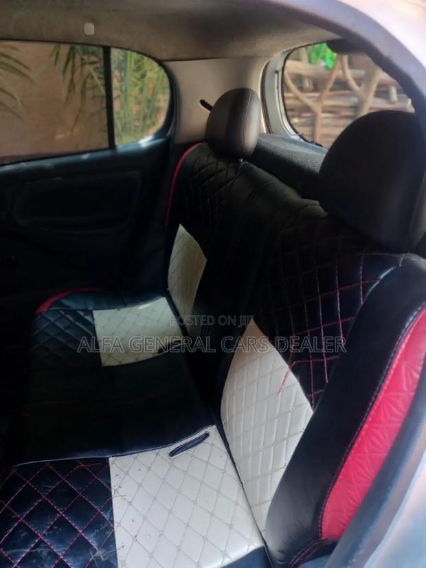 Toyota Vitz 2004 Silver