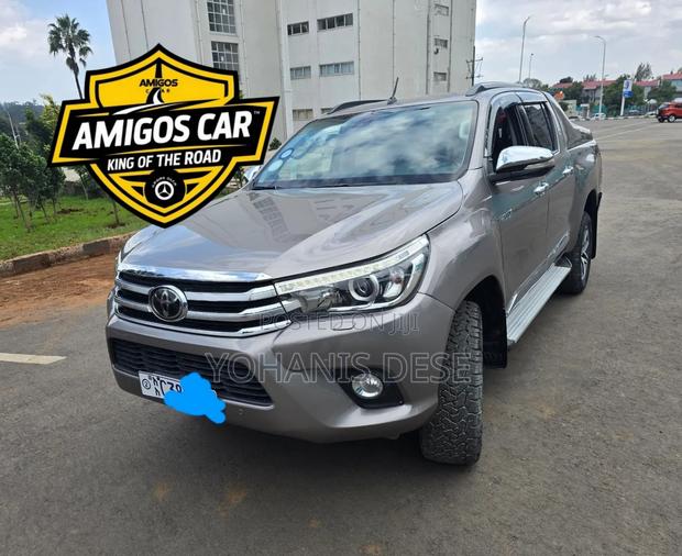 Toyota Hilux 2022 Gray