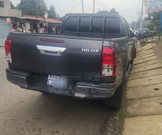 Toyota Hilux 2021 Black