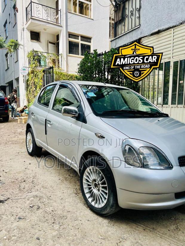 Toyota Vitz 2001 Silver