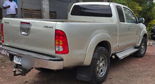 Toyota Hilux 2008 Gray