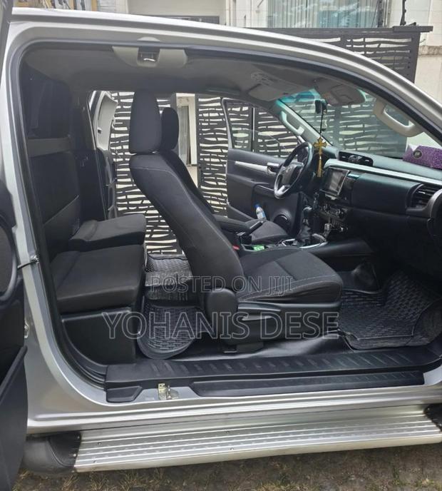 Toyota Hilux 2019 Silver