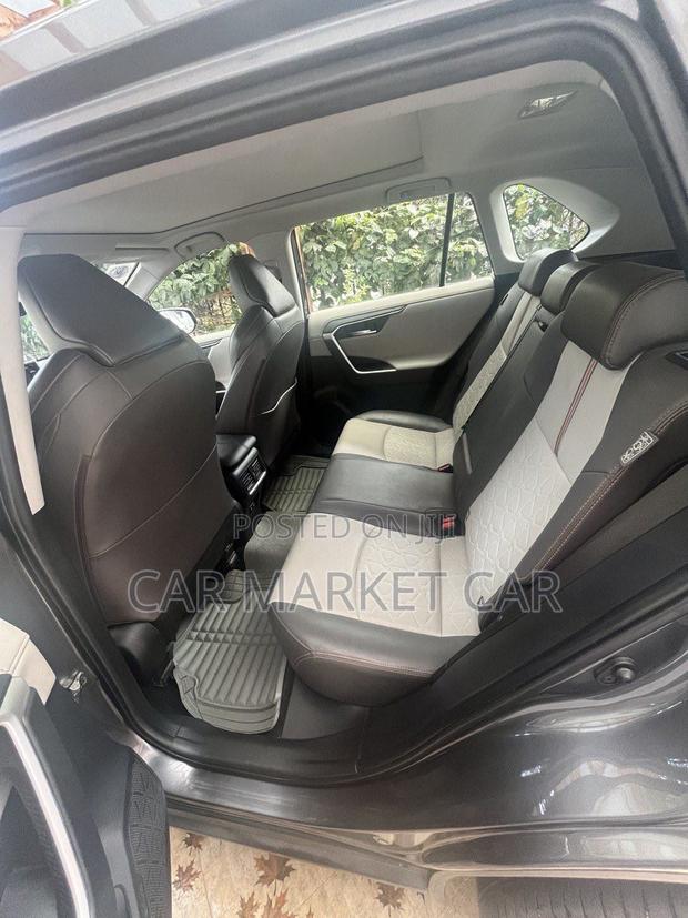 Toyota RAV4 Limited 2021 Gray