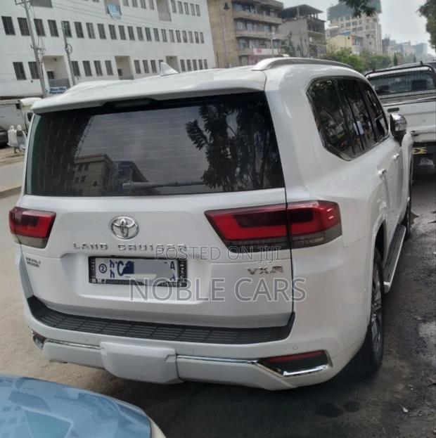 Toyota Land Cruiser 2023 Ivory