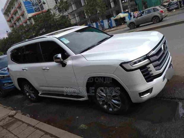 Toyota Land Cruiser 2023 Ivory