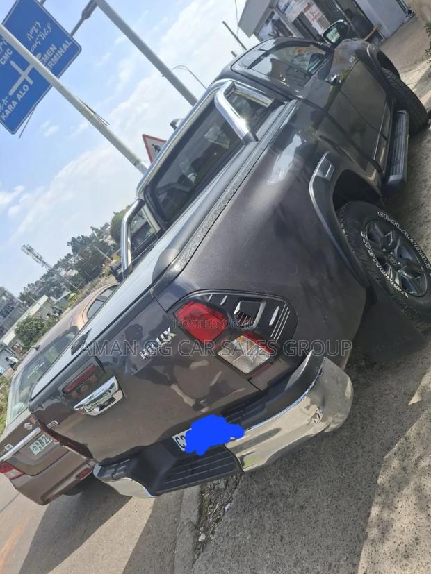Toyota Hilux 2022 Gray